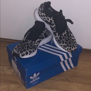 Adidas Leopard Swift Run sneakers